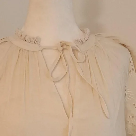 Who What Wear Eyelet Lace Flutter Sleeve Dress Size XS NWT - Picture 3 of 7